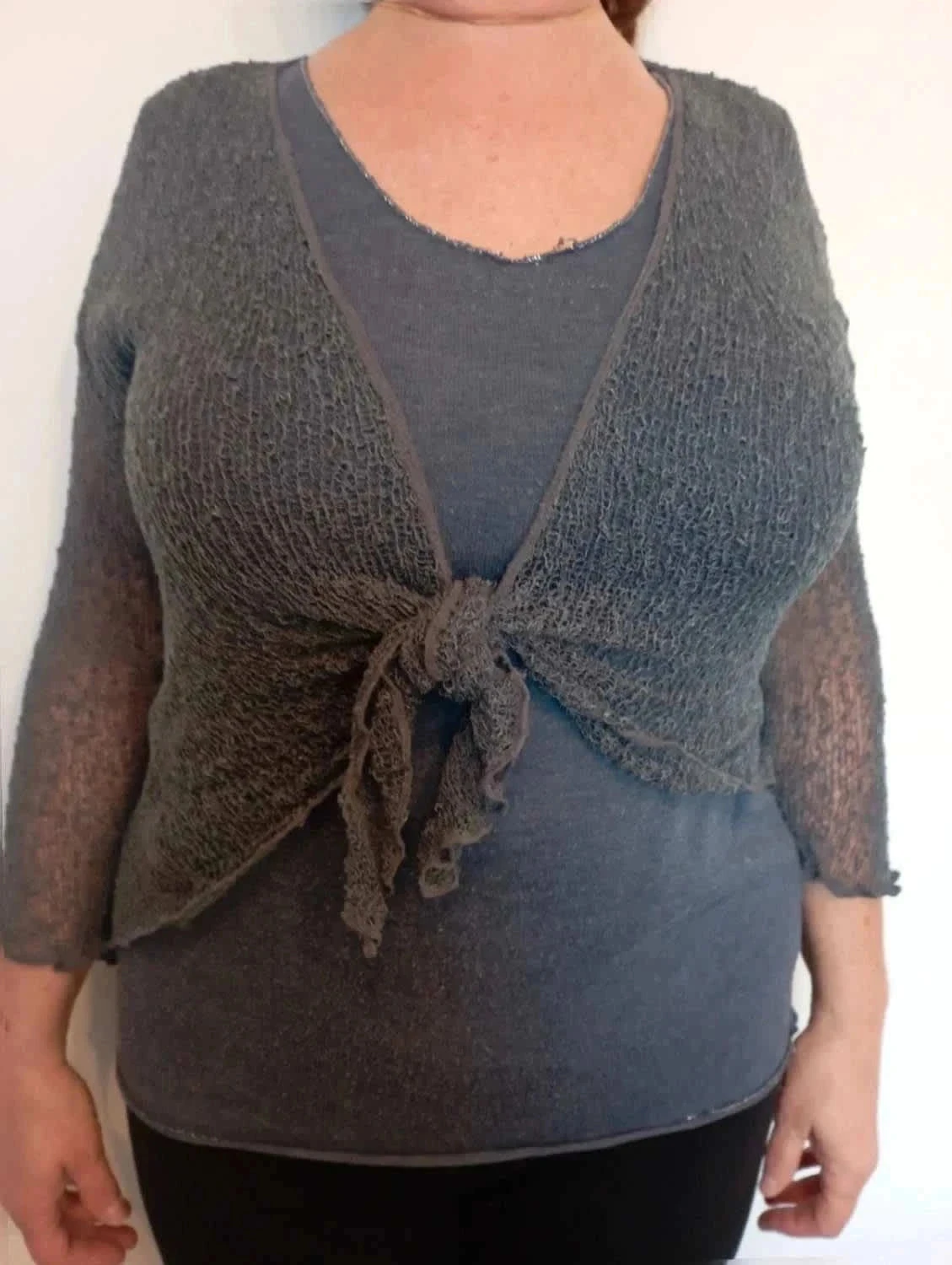 Gilet style boléro en maille crochet extensible style bohème Gris